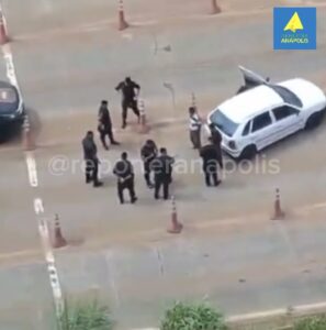 VÍDEO: CPE RECUPERA VEÍCULO FURTADO E PRENDE DOIS SUSPEITOS NA BR-060, EM GOIANÁPOLIS