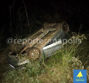 MULHER FICA FERIDA APÓS CAPOTAMENTO NA GO-225 ENTRE PIRENÓPOLIS E CORUMBÁ DE GOIÁS