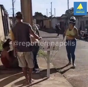 LADRÃO É DETIDO PELA POPULAÇÃO APÓS TENTAR ROUBAR RESIDÊNCIA NO RESIDENCIAL AMÉRICA, EM ANÁPOLIS