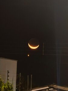 LUA, VÊNUS E JÚPITER FORMAM ESPETÁCULO NO CÉU E ENCANTAM OBSERVADORES NESTA QUARTA-FEIRA