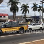 VIATURA DA CMTT É ATINGIDA APÓS ACIDENTE EM SEQUÊNCIA NA AVENIDA BRASIL, EM ANÁPOLIS