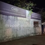 DUPLA É FLAGRADA RETIRANDO TELHAS DE ESCOLA PARA VENDER EM FERRO-VELHO, EM ANÁPOLIS